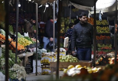 لبنان على سكة الدولرة.. كيف تمس الناس ولماذا يرفضها الخبراء؟