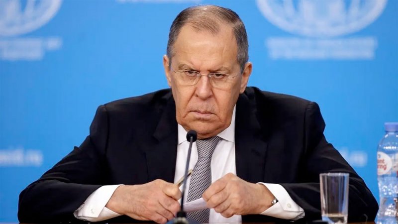 لافروف: روسيا تنتظر إجابات أميركية لمواصلة المحادثات حول أوكرانيا