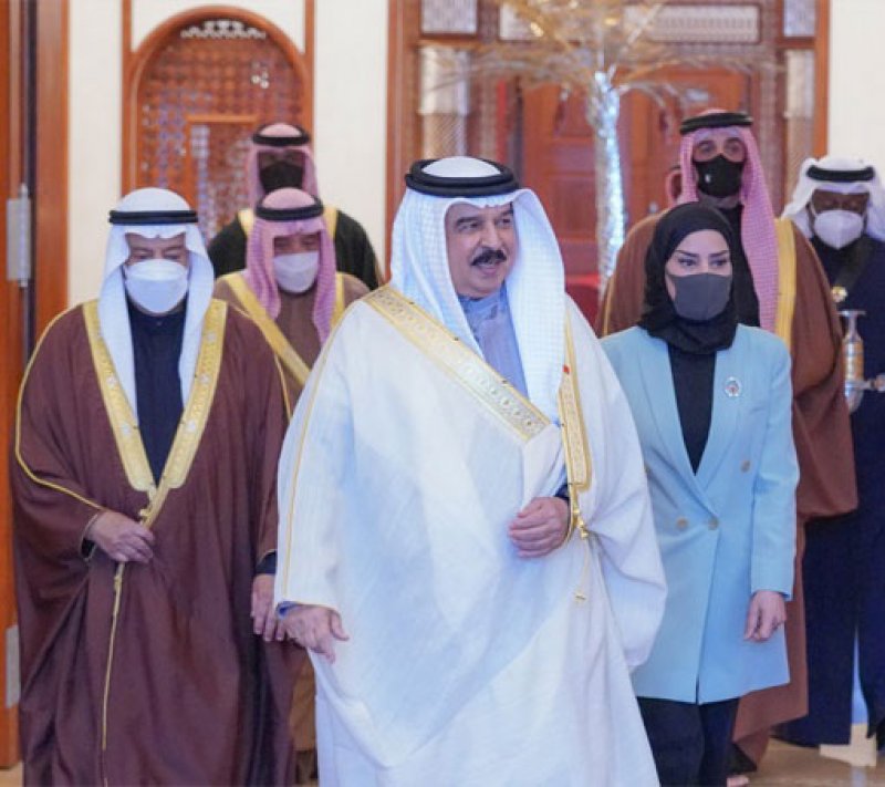 جلالة الملك المفدى يستقبل رئيسي مجلسي الشورى والنواب وأعضاء لجنة الرد على الخطاب الملكي السامي