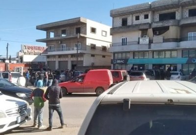 مشهد هوليودي.. لبناني يحتجز رهائن بمصرف ويهدد بنسفه