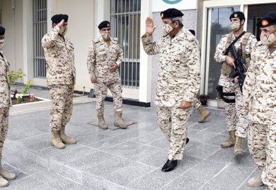 القائد العام لقوة دفاع البحرين يتفقد إحدى وحدات قوة دفاع البحرين