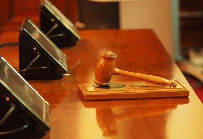 لأول مرة.. الولايات المتحدة تحاكم سائقا بسبب حادث سيارة "تسلا" ذاتية القيادة