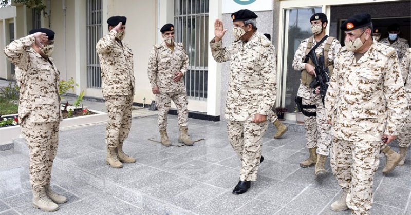 القائد العام لقوة دفاع البحرين يتفقد إحدى وحدات قوة دفاع البحرين