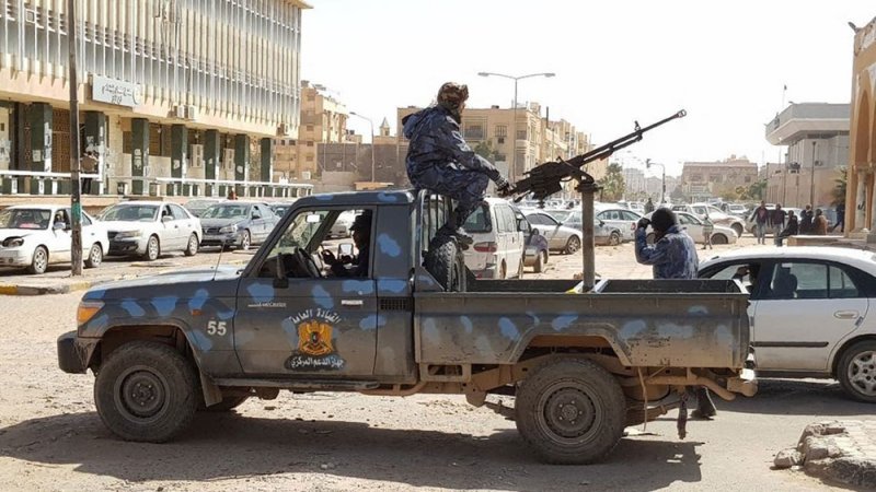 حكومة الدبيبة تصرف مرتبات الجيش.. وانفراج في الأزمة بين الطرفين