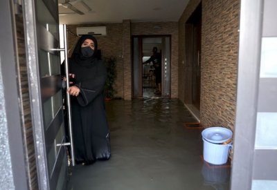 تعرف على المبالغ المجزية التي تسلمها المتضررون من سقوط الأمطار