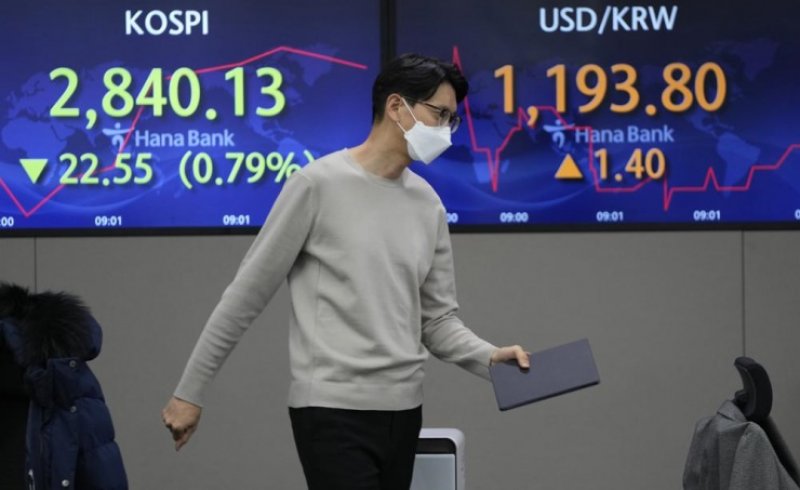 أسهم اليابان تتراجع متأثرة بخسائر قطاع التكنولوجيا