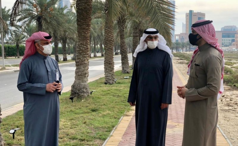 وكيل "البلديات" يطلع على مشاريع التشجير والتجميل في شوارع العاصمة