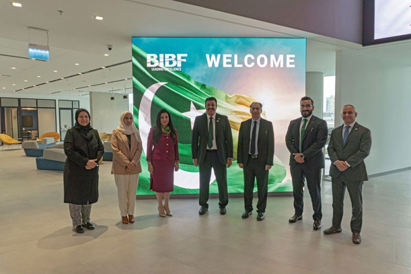 معهد BIBF يستقبل سفير باكستان لدى البحرين