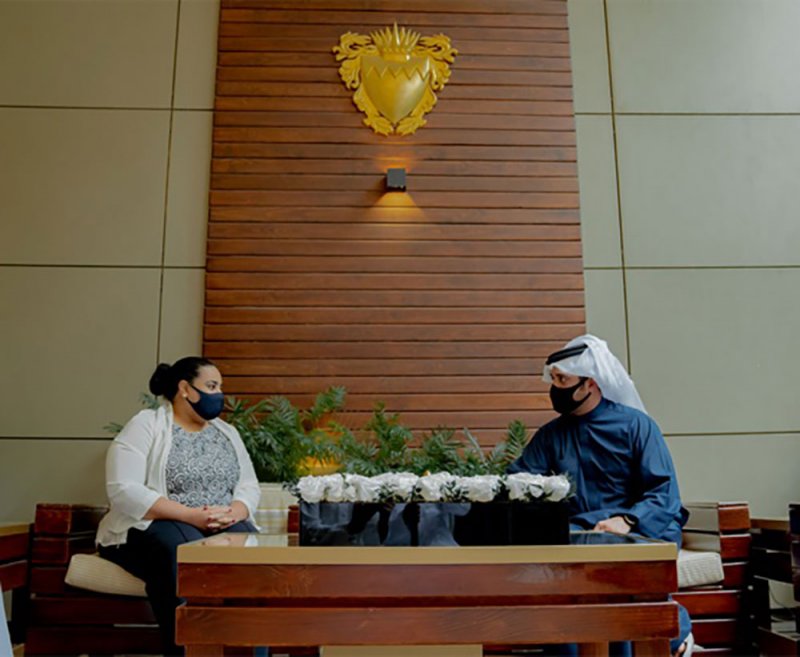 خالد بن حمد يستقبل المحامية عائشة مطيويع بمناسبة تعيينها مُحكم بمحكمة التحكيم الرياضية