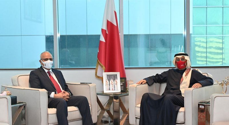 وزير الصناعة يلتقي بالرئيس التنفيذي لشركة ألمنيوم البحرين (ألبا)