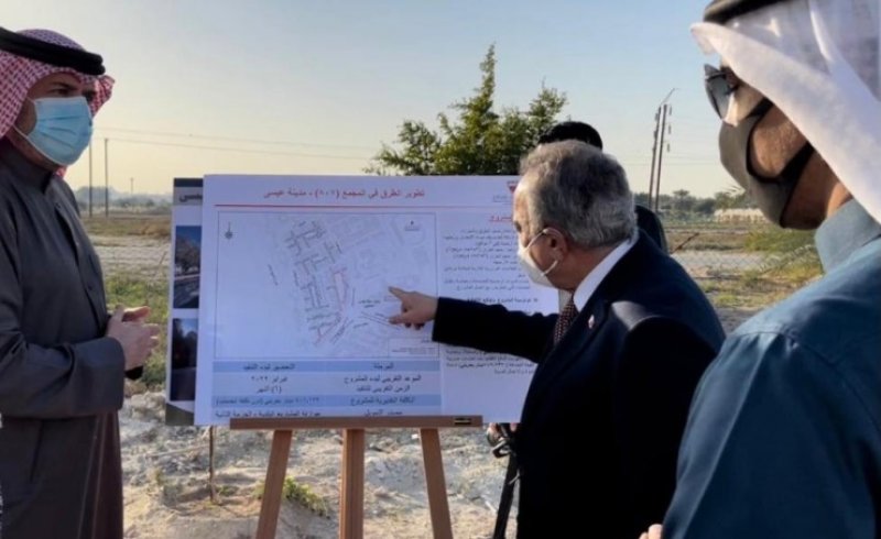الوزير خلف: ترسية مشروع إنشاء ممشى مدينة زايد وتطوير طرق بمدينة عيسى