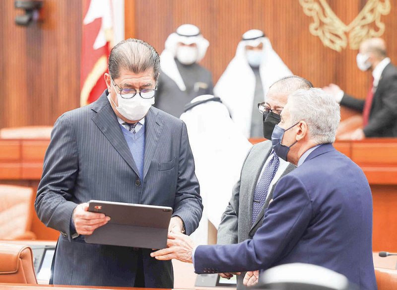 فخرو: لا أكاديميين في “أمناء جامعة البحرين”