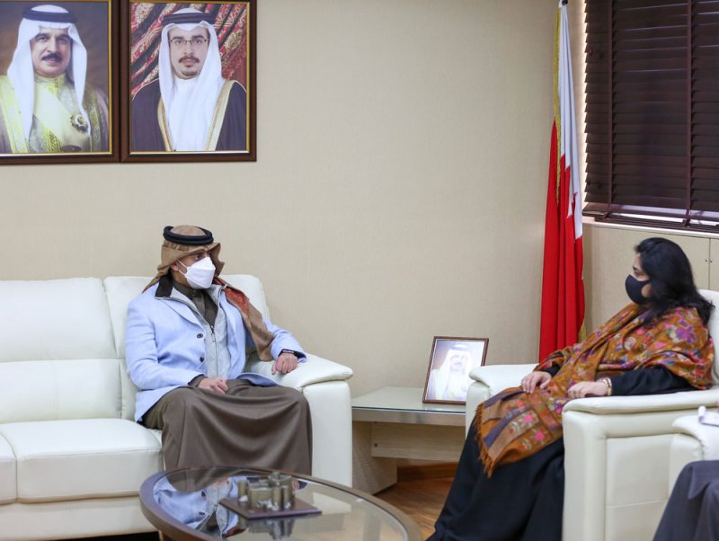 رنا بنت عيسى تؤكد الحرص على إنجاز المشاريع الرامية للارتقاء بالتعليم العالي