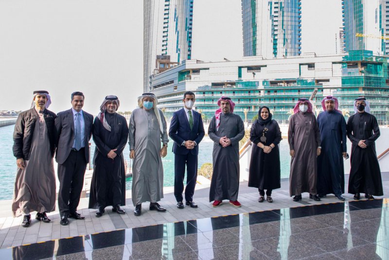 وزير شؤون الكهرباء والماء يقوم بزيارة لمشروع البحرين هاربور