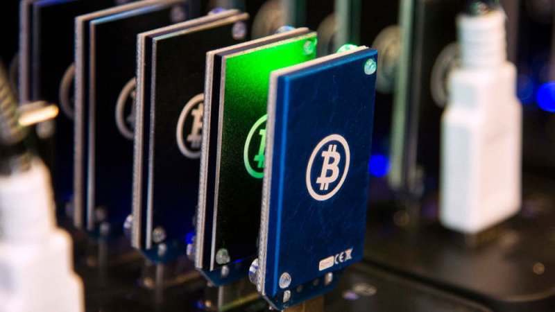 اختبار كبير لمرونة شركات تعدين العملات المشفرة.. بعد انهيار الأسعار
