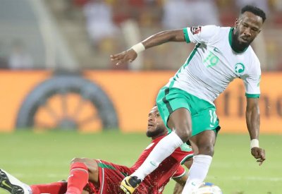 المنتخب السعودي يواجه عمان بهدف الاقتراب من المونديال