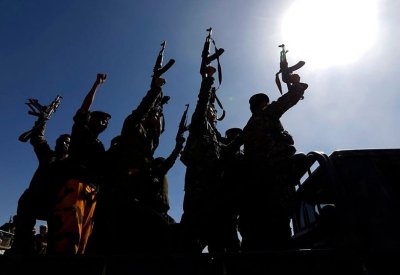 "تستوفي كل المعايير".. بايدن مطالب بتصنيف "الحوثي" إرهابية