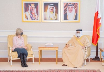 وزير الخارجية يستقبل القائم بأعمال سفارة الولايات المتحدة الأمريكية لدى مملكة البحرين
