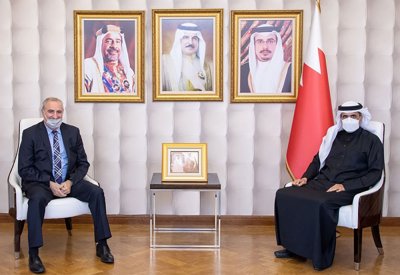 وزير الإعلام يستقبل عدد من السفراء بمناسبة تعينهم في مملكة البحرين