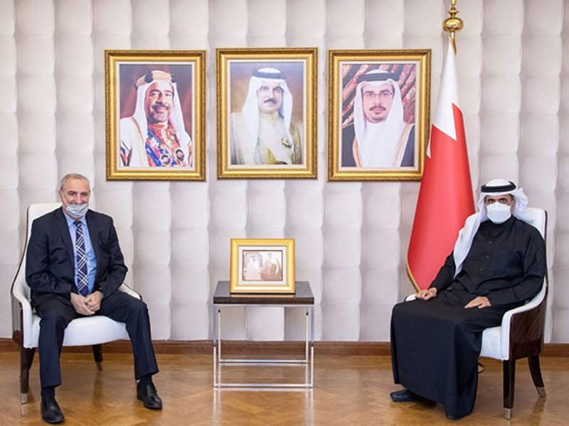 وزير الإعلام يستقبل عدد من السفراء بمناسبة تعينهم في مملكة البحرين
