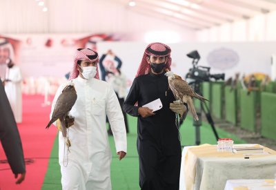 صقارو البحرين يتألقون في بطولة ناصر بن حمد الدولية