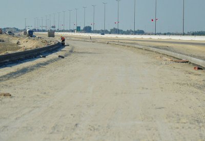 "الأشغال": انجاز 48% من إنشاء الشارع الخدمي ضمن أعمال تطوير شارع جنوب البحرين الدائري