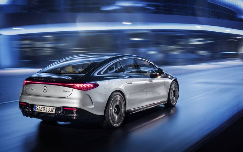 Mercedes EQS 2022 الكهربائية الفاتنة