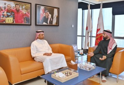 الأمين العام للجنة الأولمبية البحرينية يبحث احتياجات اتحاد الدراجات الهوائية