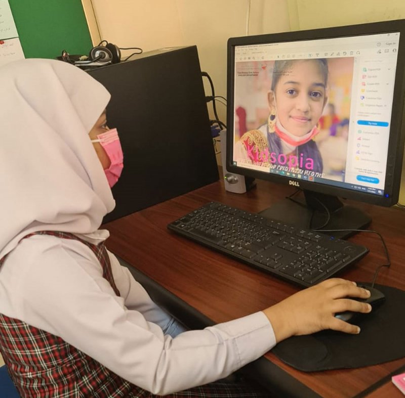 إقبال واسع على مجلة رقمية إنجليزية لطالبات ابتدائية توبلي للبنات