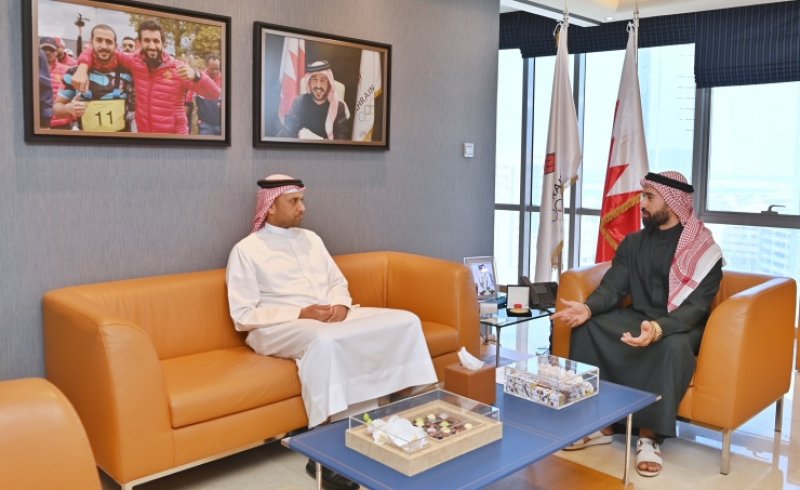 الأمين العام للجنة الأولمبية البحرينية يبحث احتياجات اتحاد الدراجات الهوائية