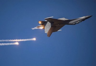 غزو أوكرانيا يلقي بظلاله على الصين.. ويهدد "الكنز العسكري"