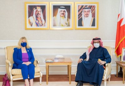 وزير الخارجية يستقبل رئيسة جمعية هذه هي البحرين