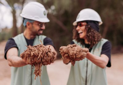 العلا تقدم لأول مرة تجربتين تفاعليتين للزراعة والبناء الطيني