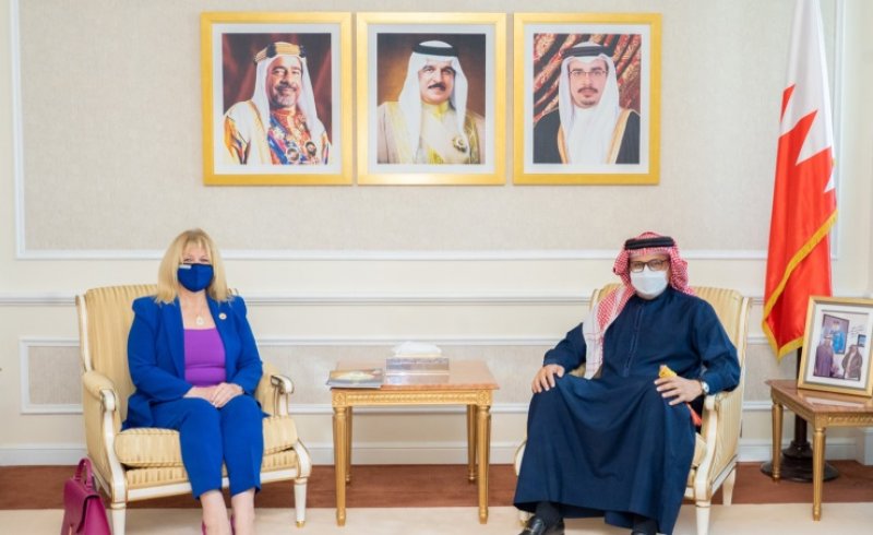 وزير الخارجية يستقبل رئيسة جمعية هذه هي البحرين