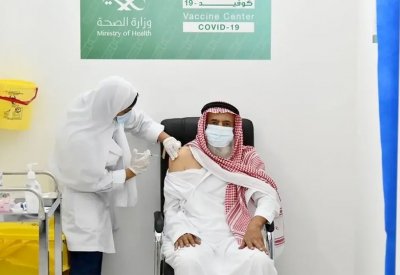 السعودية: الجرعة الثالثة شرط لسفر المواطنين للخارج