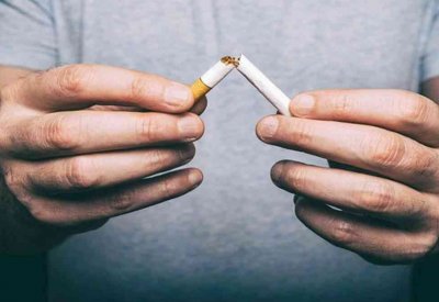 فيديو صادم.. هذا ما تفعله 10 سجائر في رئتيك