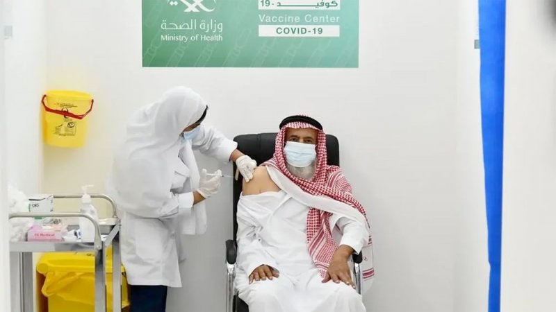 السعودية: الجرعة الثالثة شرط لسفر المواطنين للخارج
