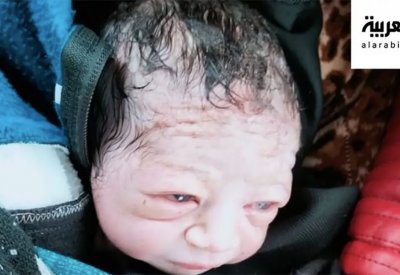 فاجأها المخاض.. مصرية تضع مولودها داخل حافلة ركاب
