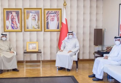 وزير الإعلام يستقبل رئيس الاتحاد البحريني للرياضية للجميع