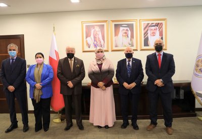 رئيسة جامعة البحرين تستقبل مسؤولي الشبكة العالمية للطاقة المتجددة