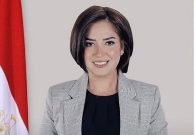 أشعلت سيجارة على مدرج مباراة فاشتهرت.. نائبة مصرية تعلق