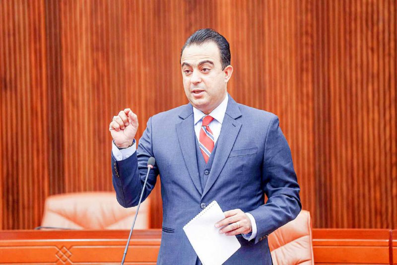 العرادي: البحرينية متعلمة