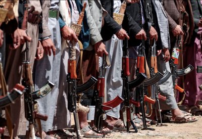 مجزرة وحشية باليمن.. قيادي حوثي يعدم 8 من أفراد أسرته