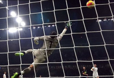 إنتر يطيح بمدربه السابق مورينيو وروما من كأس إيطاليا