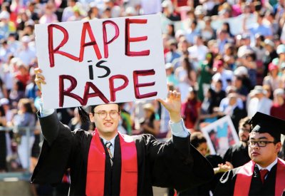 طبيب يتحرش بـ200 امرأة.. والجامعة تعوضهن بـ240 مليون دولار