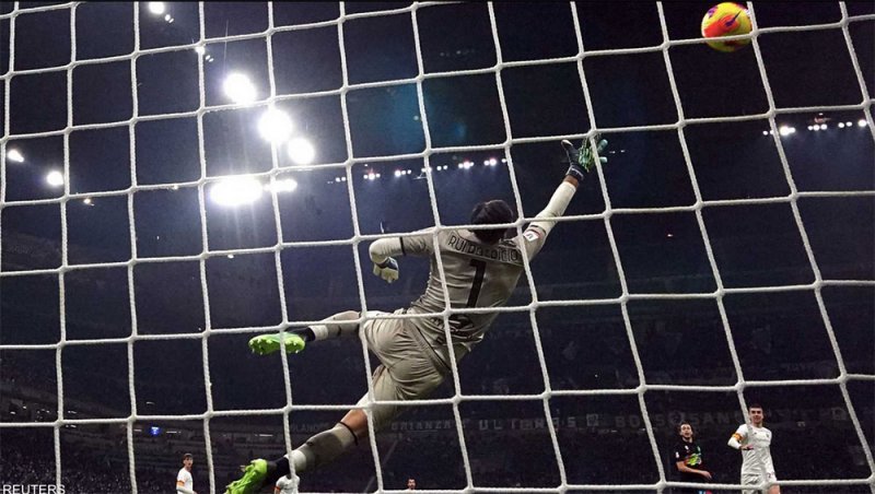 إنتر يطيح بمدربه السابق مورينيو وروما من كأس إيطاليا