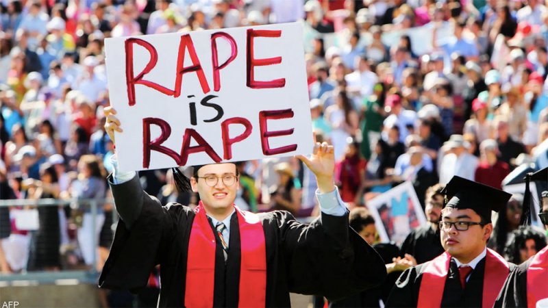 طبيب يتحرش بـ200 امرأة.. والجامعة تعوضهن بـ240 مليون دولار