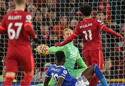 ليفربول يفوز على ليستر وأرسنال يتخطى وولفرهامبتون