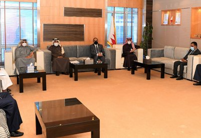 الوزير خلف يبحث مع النائب بوعنق عدد من المواضيع الخدمية في خامسة المحرق