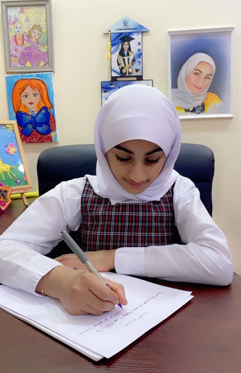 أديبة "سترة" الصغيرة توثق جائحة كورونا في قصصها